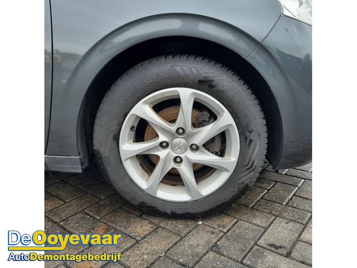 Peugeot 208 I 1.2 Vti 12V PureTech 82 Skrotfordon (2014, GRIJS)