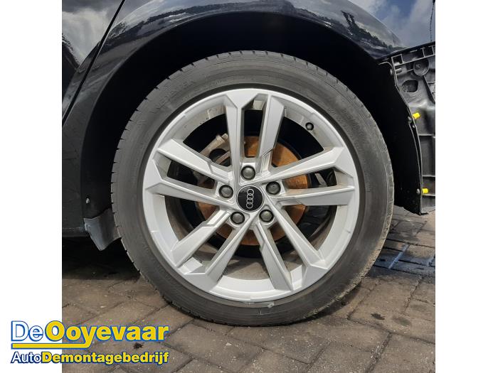 Audi A3 Sportback 1.0 30 TFSI 12V Mild hybrid Sloopvoertuig (2021, Zwart)