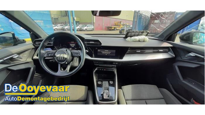 Audi A3 Sportback 1.0 30 TFSI 12V Mild hybrid Sloopvoertuig (2021, Zwart)