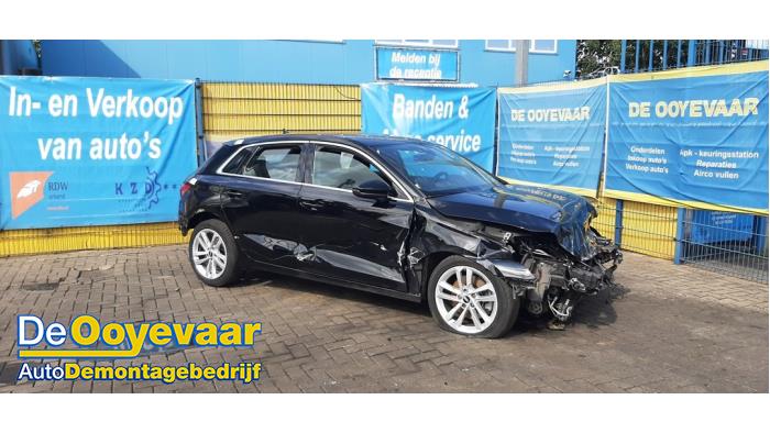 Audi A3 Sportback 1.0 30 TFSI 12V Mild hybrid Sloopvoertuig (2021, Zwart)