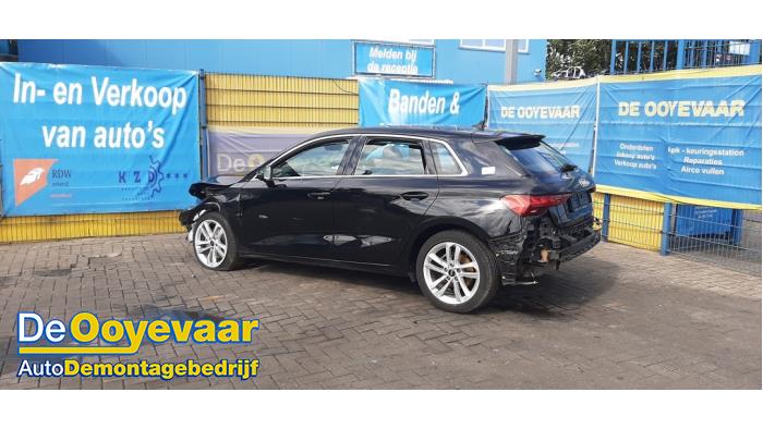 Audi A3 Sportback 1.0 30 TFSI 12V Mild hybrid Sloopvoertuig (2021, Zwart)