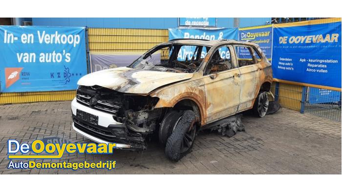 Volkswagen Tiguan 2.0 TSI 16V 4Motion Samochód złomowany (2017, Bialy)