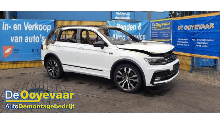 Volkswagen Tiguan 2.0 TSI 16V 4Motion Samochód złomowany (2017, Bialy)