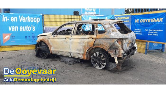 Volkswagen Tiguan 2.0 TSI 16V 4Motion Samochód złomowany (2017, Bialy)