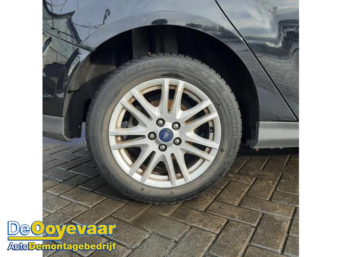 Ford Focus 3 1.0 Ti-VCT EcoBoost 12V 100 Skrotfordon (2013, ZWART)