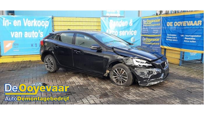 Volvo V40 2.0 T2 16V Sloopvoertuig (2017, Zwart)