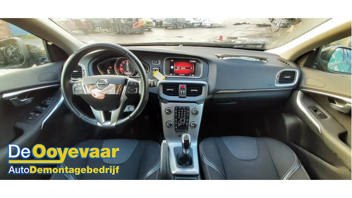 Volvo V40 2.0 T2 16V Sloopvoertuig (2017, Zwart)