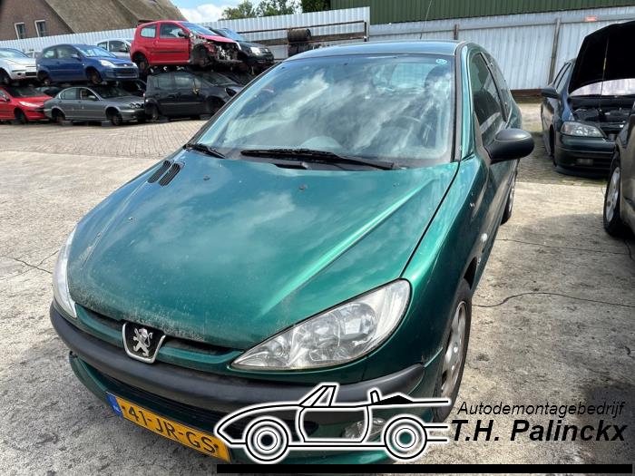 Peugeot 206 1.4 XR,XS,XT,Gentry Salvage vehicle (2002, Green)