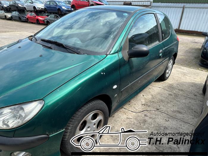 Peugeot 206 1.4 XR,XS,XT,Gentry Salvage vehicle (2002, Green)
