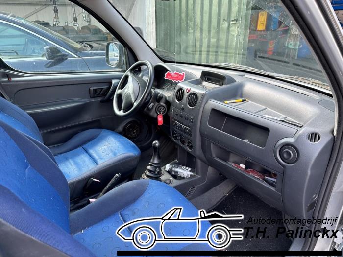 Peugeot Partner 1.9D Samochód złomowany (2003, Granit)