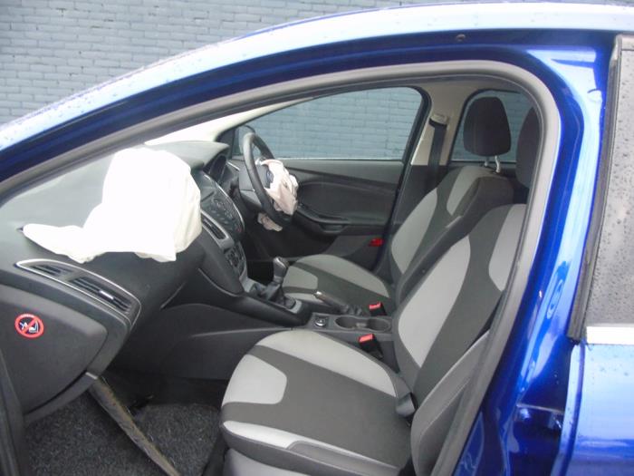Ford Focus 3 1.0 Ti-VCT EcoBoost 12V 100 Skrotfordon (2014, BLAUW)