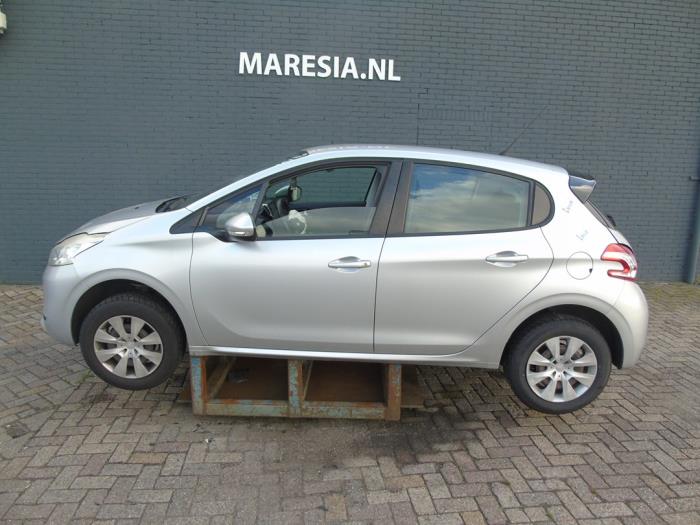 Peugeot 208 I 1.2 Vti 12V PureTech 82 Skrotfordon (2012, GRIJS)