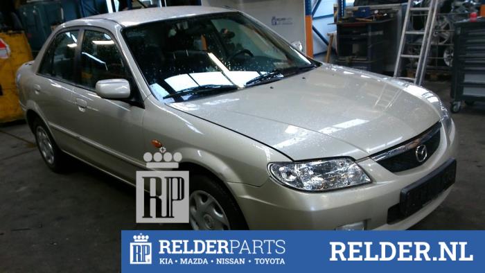Mazda 323 1.6 16V Skrotfordon (2002, GRIJS 4F)