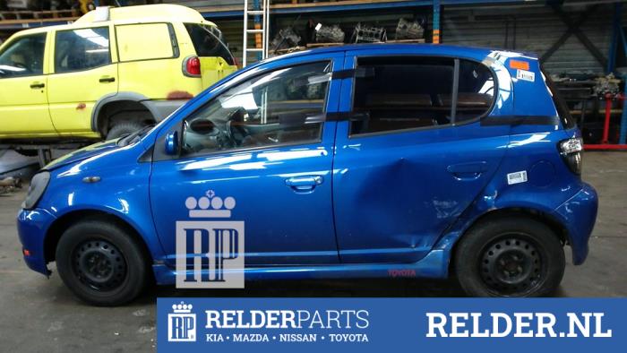 Toyota Yaris 1.5 T Sport 16V VVT-i Skrotfordon (2001, BLAUW 8B6)
