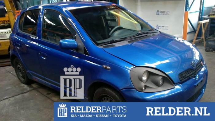 Toyota Yaris 1.5 T Sport 16V VVT-i Skrotfordon (2001, BLAUW 8B6)