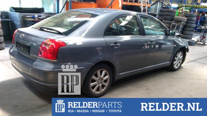 Toyota Avensis 1.8 16V VVT-i Skrotfordon (2004, GRIJS 1E5)