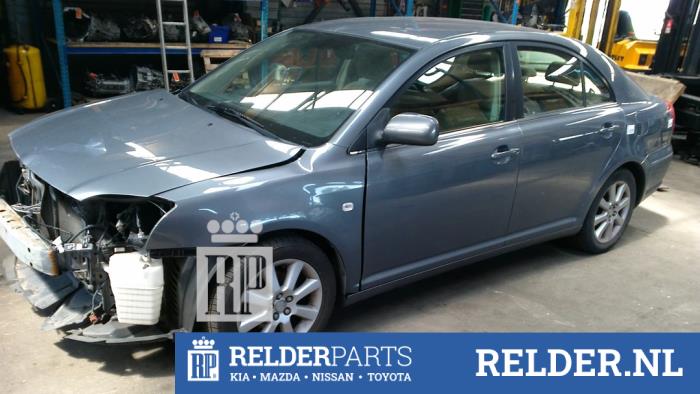 Toyota Avensis 1.8 16V VVT-i Skrotfordon (2004, GRIJS 1E5)