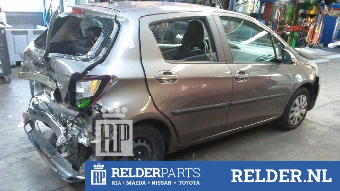 Toyota Yaris III 1.33 16V Dual VVT-I Sloopvoertuig (2016, Grijs)
