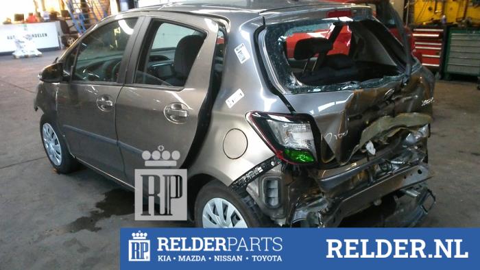 Toyota Yaris III 1.33 16V Dual VVT-I Sloopvoertuig (2016, Grijs)