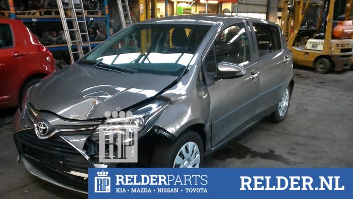 Toyota Yaris III 1.33 16V Dual VVT-I Sloopvoertuig (2016, Grijs)