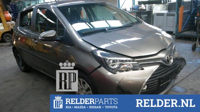 Toyota Yaris III 1.33 16V Dual VVT-I Sloopvoertuig (2016, Grijs)