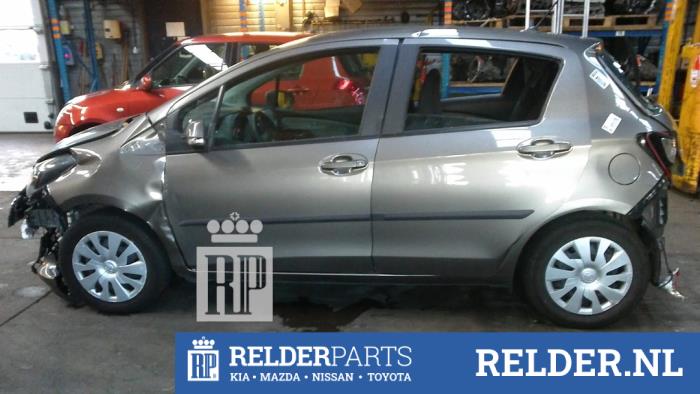 Toyota Yaris III 1.33 16V Dual VVT-I Sloopvoertuig (2016, Grijs)