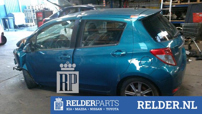 Toyota Yaris III 1.33 16V Dual VVT-I Sloopvoertuig (2013, Blauw)