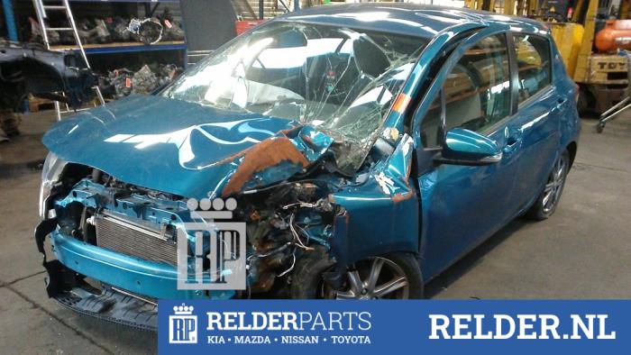 Toyota Yaris III 1.33 16V Dual VVT-I Sloopvoertuig (2013, Blauw)