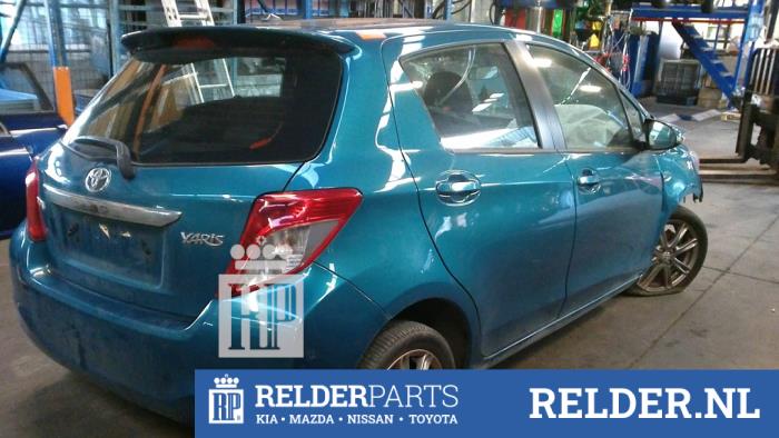 Toyota Yaris III 1.33 16V Dual VVT-I Sloopvoertuig (2013, Blauw)