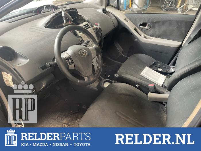 Toyota Yaris II 1.3 16V VVT-i Sloopvoertuig (2008, Zwart)