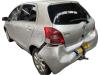 Toyota Yaris II 1.33 16V Dual VVT-I Skrotfordon (2011, GRIJS 1E7)