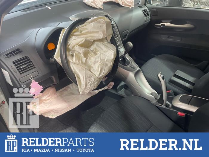 Toyota Auris 1.6 Dual VVT-i 16V Skrotfordon (2009, GRIJS 1C0)