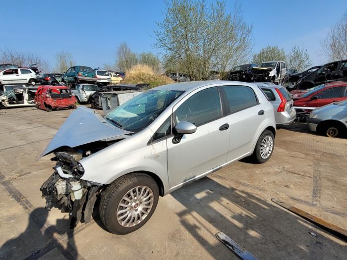 Fiat Punto Evo 1.2 Euro 5 Skrotfordon (2012, GRIJS)