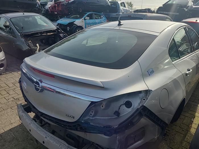 Opel Insignia 2.0 CDTI 16V 130 Ecotec Samochód złomowany (2013, Szary)