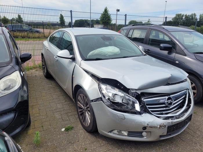 Opel Insignia 2.0 CDTI 16V 130 Ecotec Samochód złomowany (2013, Szary)