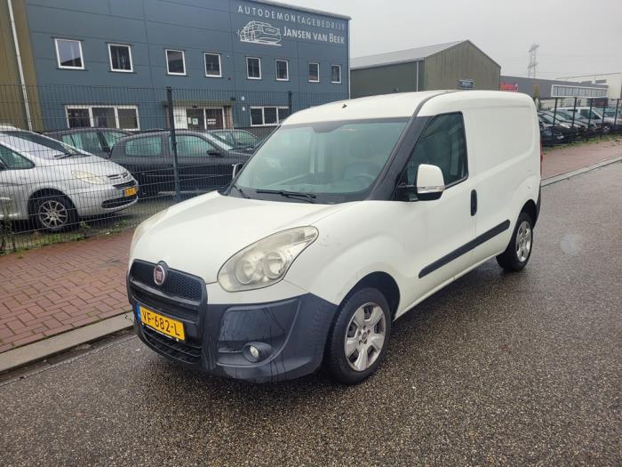 Fiat Doblo Cargo 1.3 MJ 16V DPF Euro 5 Skrotfordon (2013, WIT)