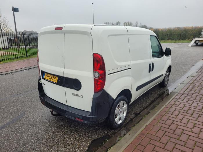 Fiat Doblo Cargo 1.3 MJ 16V DPF Euro 5 Skrotfordon (2013, WIT)