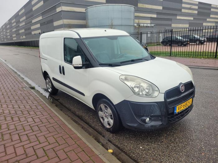 Fiat Doblo Cargo 1.3 MJ 16V DPF Euro 5 Skrotfordon (2013, WIT)