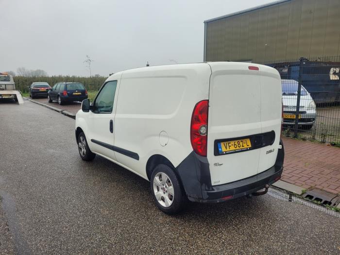 Fiat Doblo Cargo 1.3 MJ 16V DPF Euro 5 Skrotfordon (2013, WIT)
