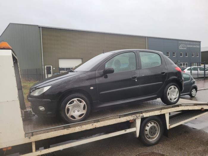 Peugeot 206 1.4 XR,XS,XT,Gentry Skrotfordon (2003, ZWART)