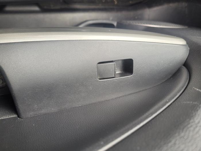 Mazda 2 1.3 16V S-VT High Power Skrotfordon (2008, ZWART)