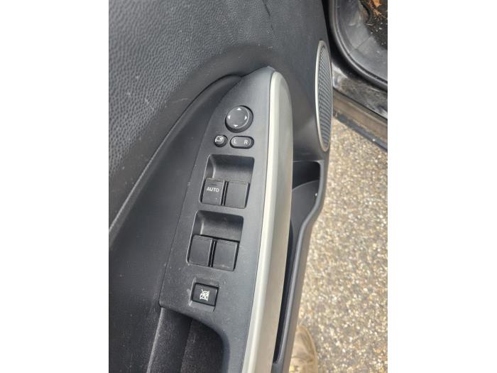 Mazda 2 1.3 16V S-VT High Power Skrotfordon (2008, ZWART)