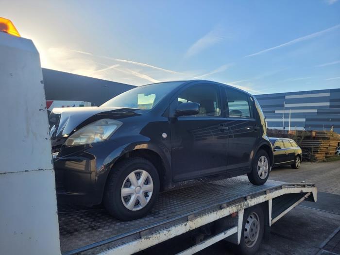 Daihatsu Sirion 2 1.0 12V DVVT Sloopvoertuig (2007, Zwart)