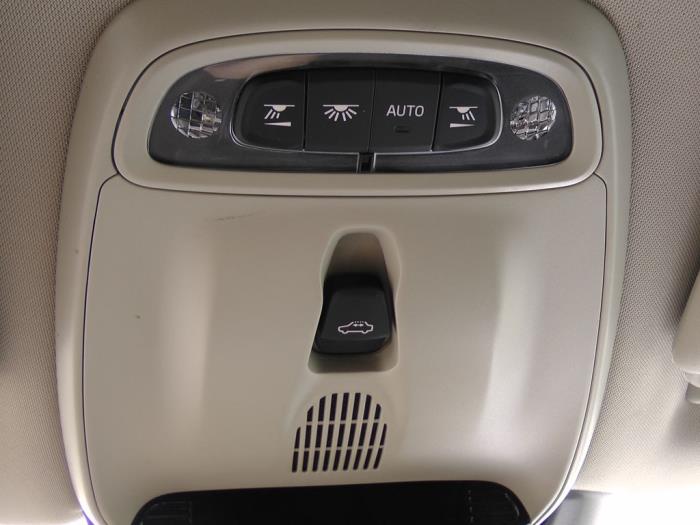 Volvo V40 2.0 D2 16V Sloopvoertuig (2015, Blauw)