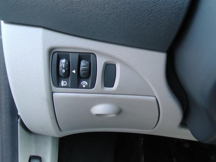 Renault Twingo II 1.2 Samochód złomowany (2009, Bialy)