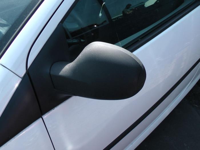 Renault Twingo II 1.2 Samochód złomowany (2009, Bialy)