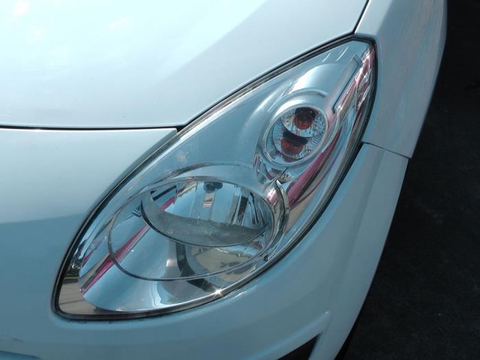 Renault Twingo II 1.2 Samochód złomowany (2009, Bialy)