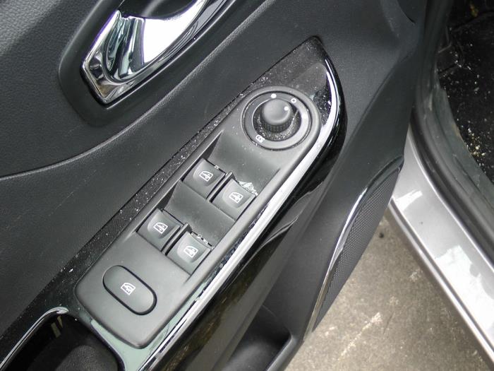 Renault Captur 0.9 Energy TCE 12V Sloopvoertuig (2017, Grijs)