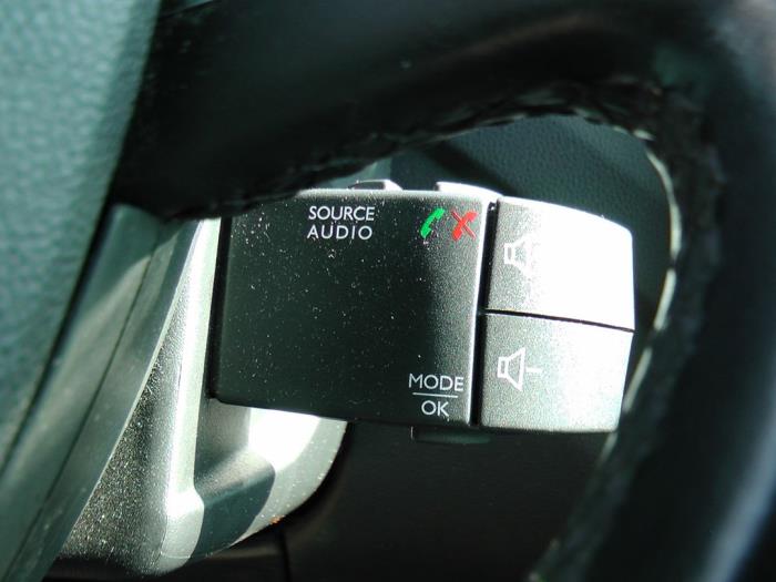 Renault Captur 1.2 TCE 16V EDC Sloopvoertuig (2017, Grijs)