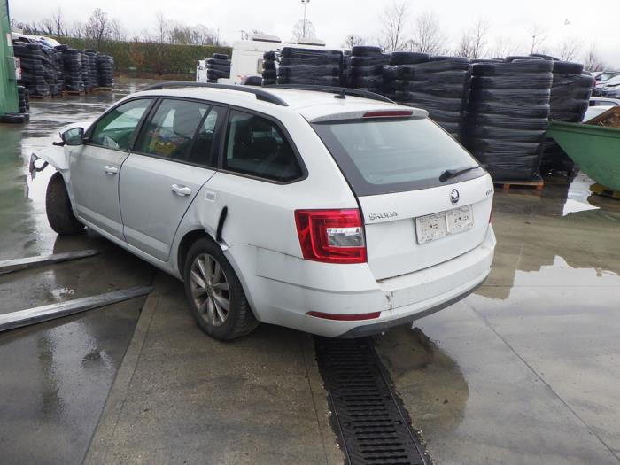 Skoda Octavia Combi 1.6 TDI 16V Skrotfordon (2020, WIT)